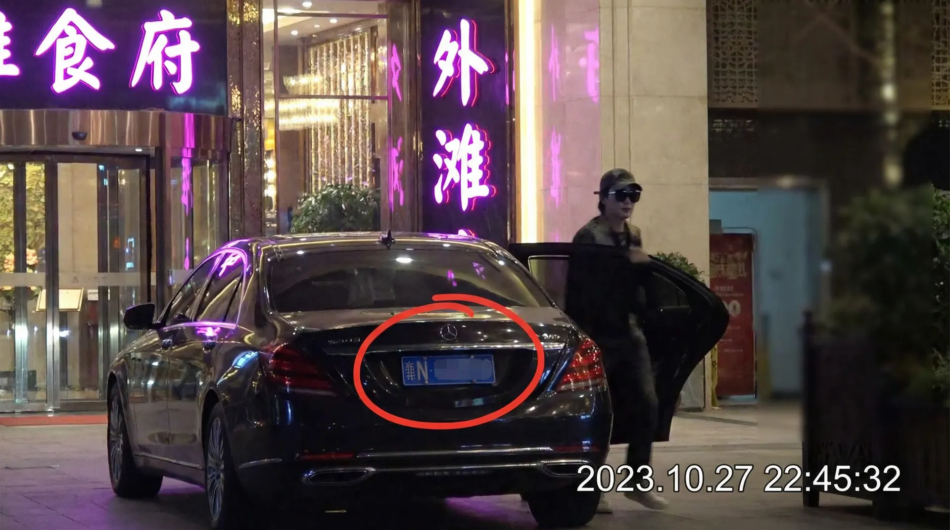 抖娘利世-抖娘利世电影永久地址|极品抖娘利世实时更新 - 某明星深夜现身高档餐厅被拍